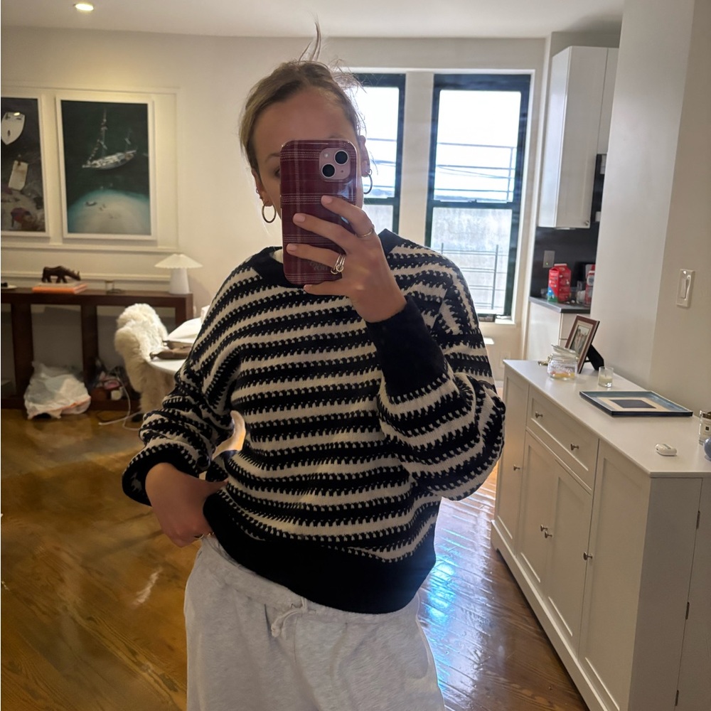 Yerse navy and white knit sweater new with tags